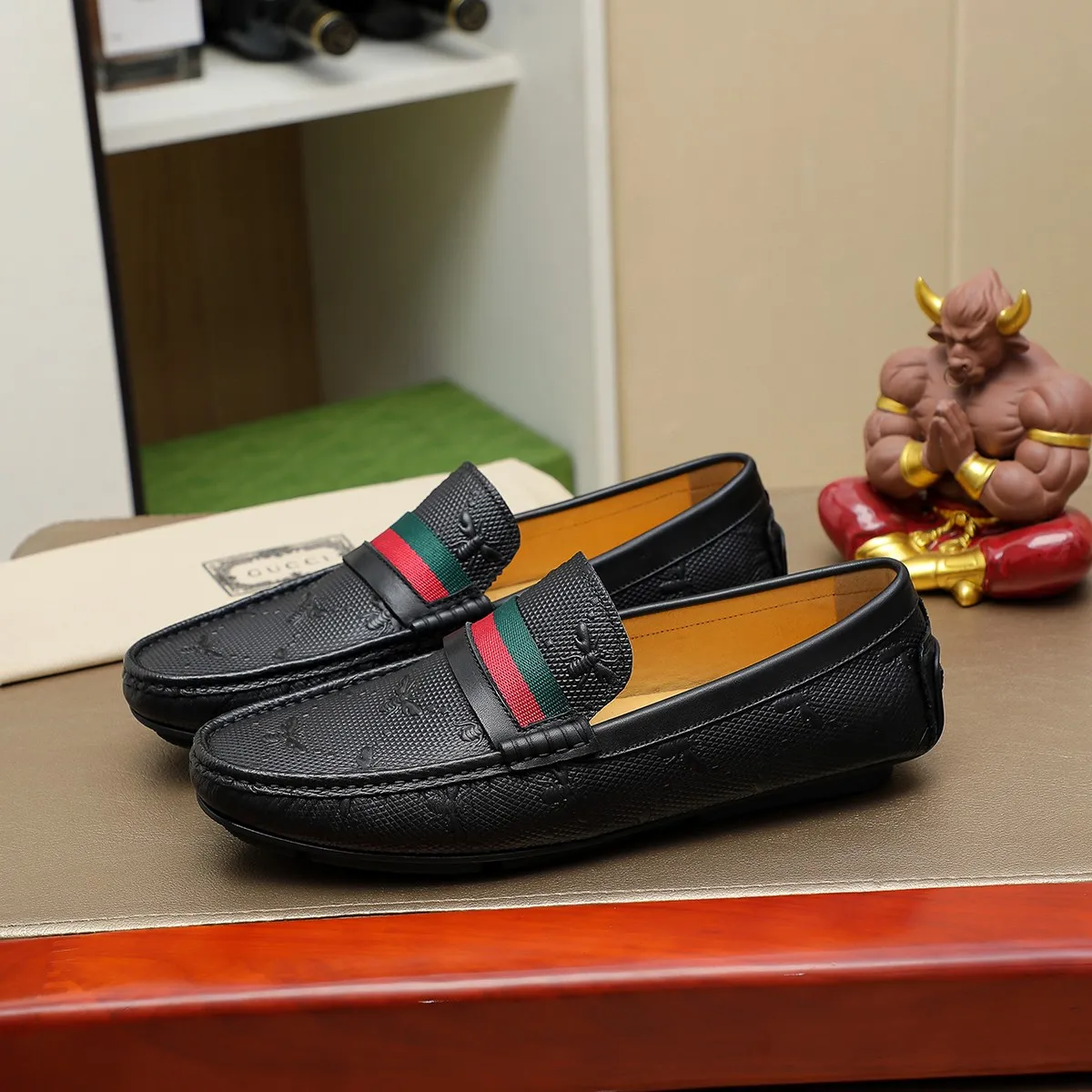 Men's shoes💰380💰🕷🕷️【 GUCCI 】Gucci's best-selling trendy men's casual slip-on shoes 🇨🇳Official website original 1:1 mold 💯Original quality, fine workmanship ☘Fashionable and versatile, perfect shape, comfortable on the feet 🍓Trendy men's recommended model, imported cowhide on the top layer 🎋High-quality pigskin lining, rubber wear-resistant and non-slip outsole, high-end atmosphere, worth owning 🍉Optional 38-44